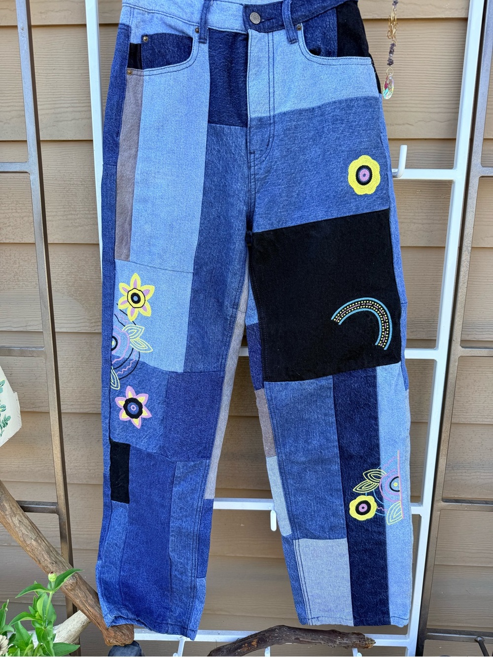 BDG Urban Outfitters Patchwork Denim Jeans w Floral & Rainbow EmbAppliqués sz27